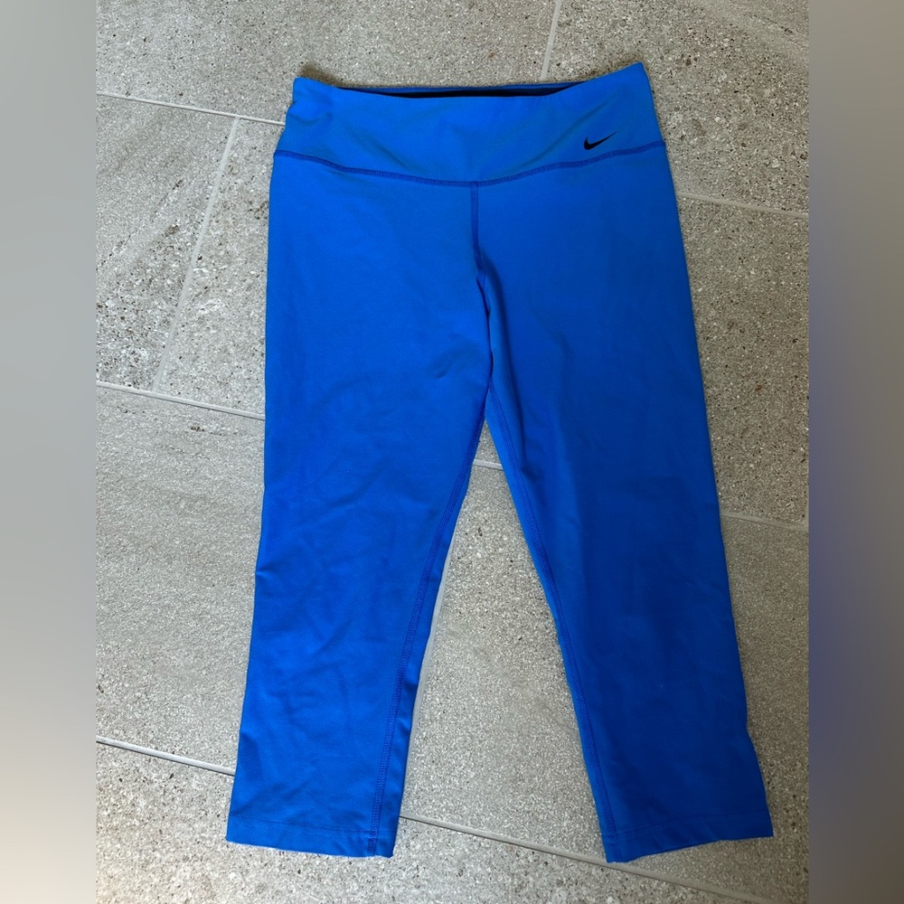 Nike Dri-Fit athletic leggings. Women’s size medium. Blue & Black